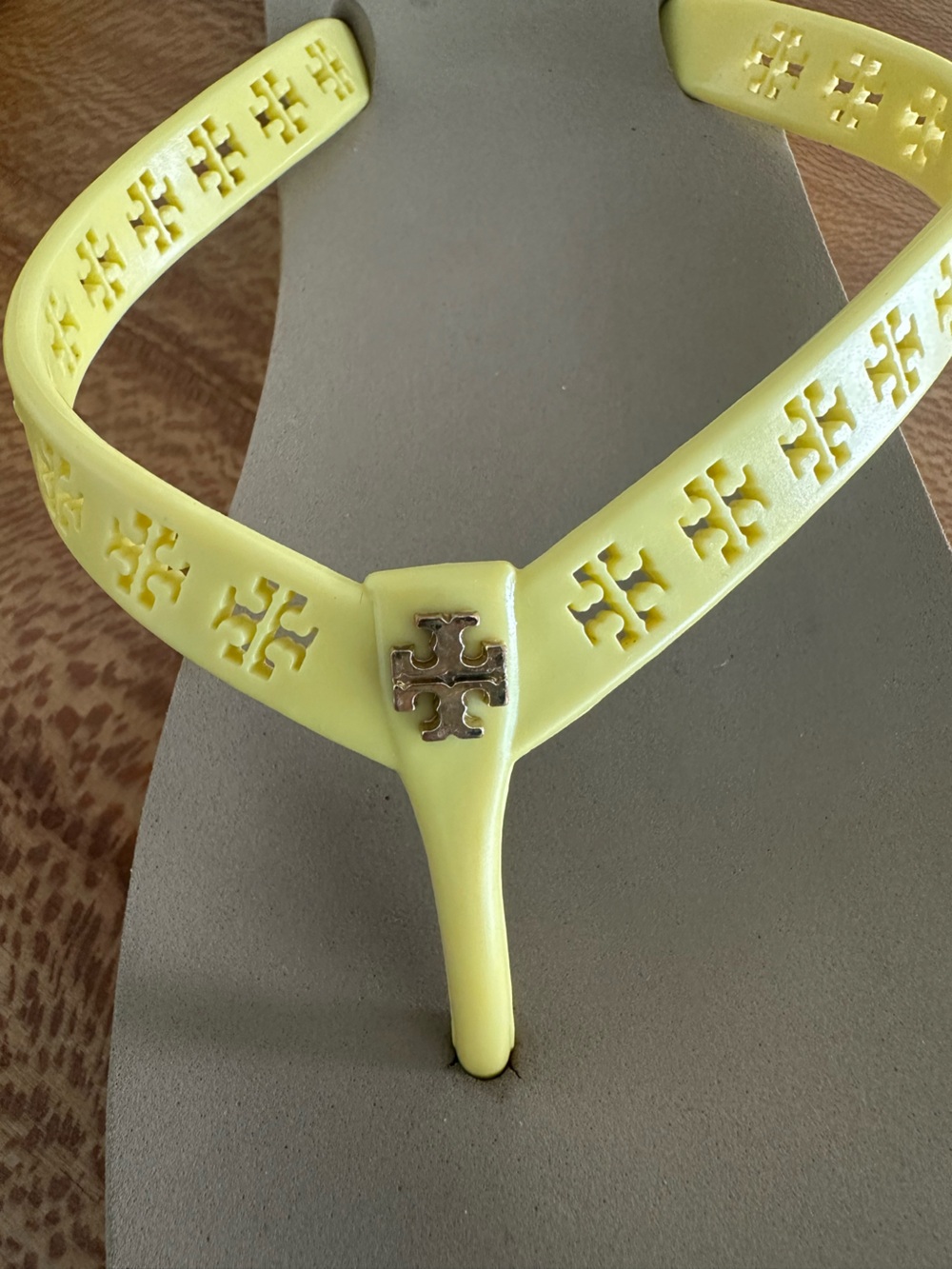 Tory Burch Yellow Strap Taupe Thin Footbed Flip Flop Sandals Thong | Size: 10 - Picture 7 of 12